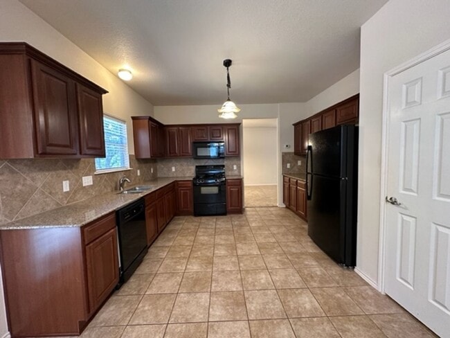 Building Photo - Wonderful home is South Austin. Great loca...