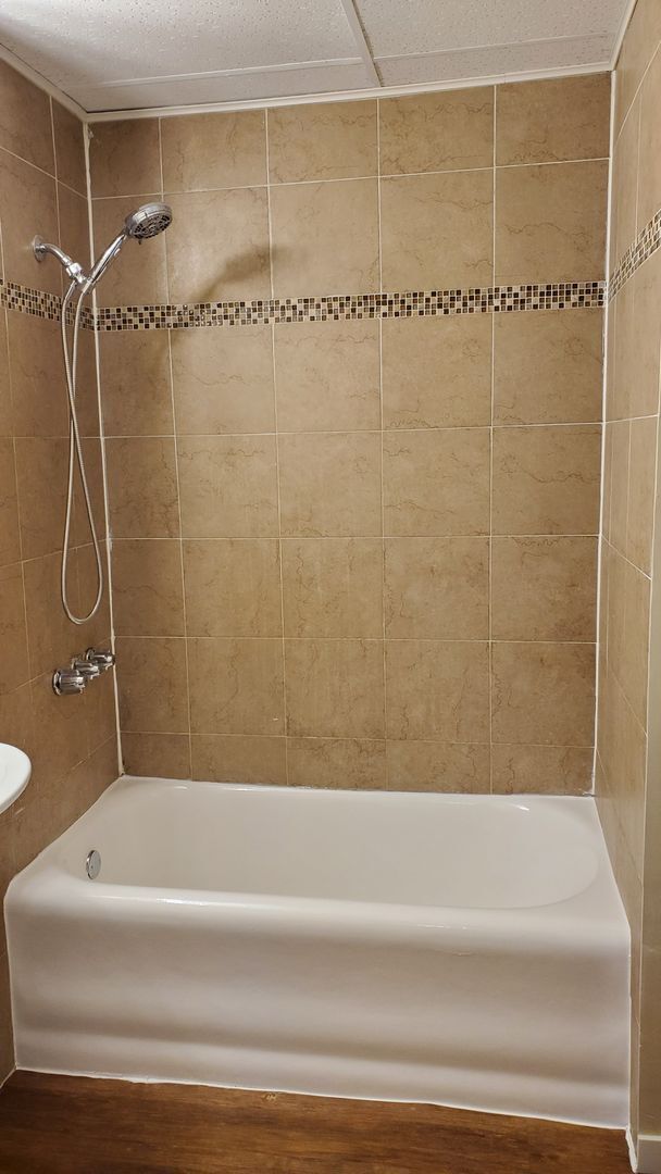 Building Photo - Newly Remodeled Huge 4 Bedroom + Office 3 ...