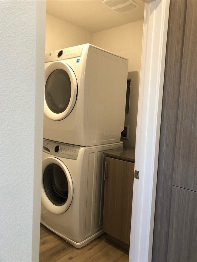 Building Photo - 10482 San Diego Mission Rd