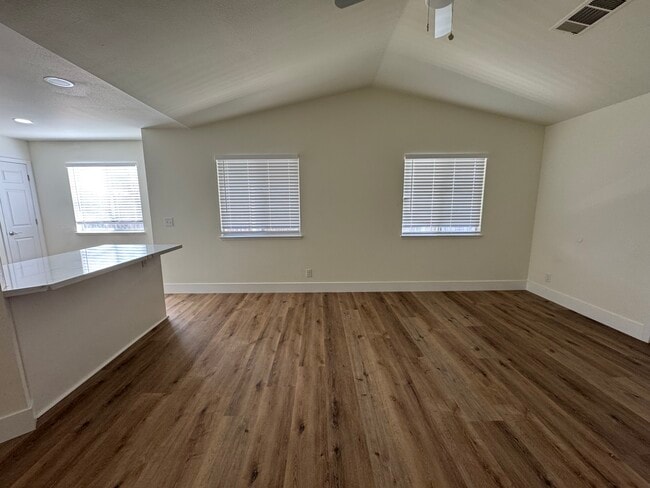 Building Photo - 1024 Michelle Ct