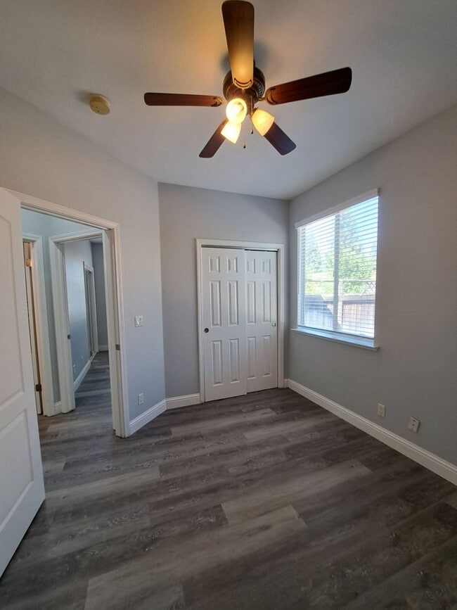 Building Photo - Beautiful 3 Bedroom Home for Rent in well ...