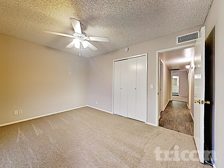 Building Photo - 3921 W Rue De Lamour Ave