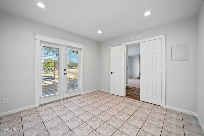 Building Photo - 6039 E Skinner Dr