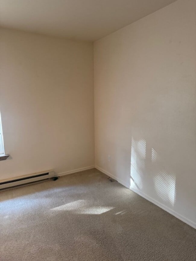Building Photo - 2 Bdrm 1 bath