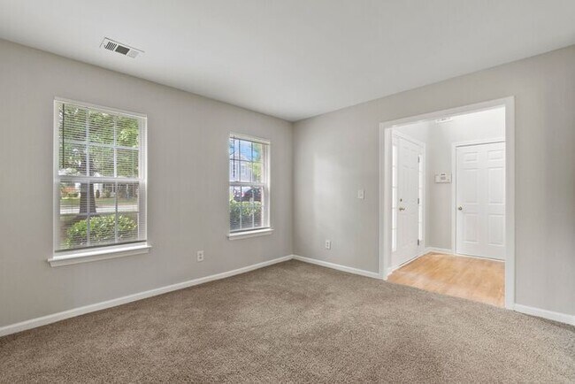 Building Photo - Spacious 4bed/2.5bath Home in Charlotte