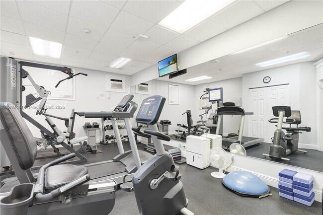 Building Photo - 5420 N Ocean Dr