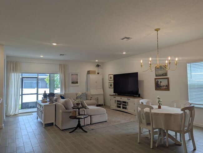 Building Photo - Beautiful newer-construction 4-bedroom, 3-bath home located in Trailhead Landing