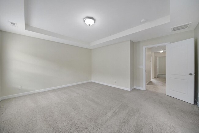 Building Photo - Lovely 3 Bed 2.5 Bath Townhome in Blakeny