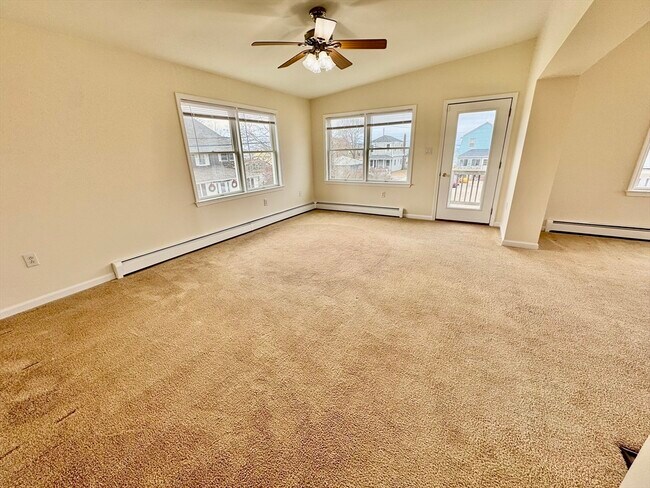 Building Photo - 7 J St