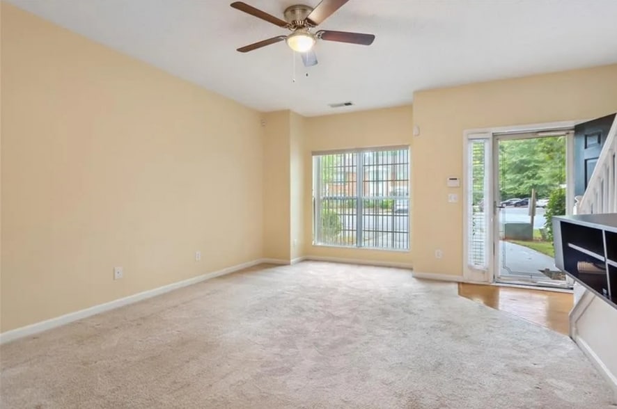 Building Photo - 2849 Parkway Close