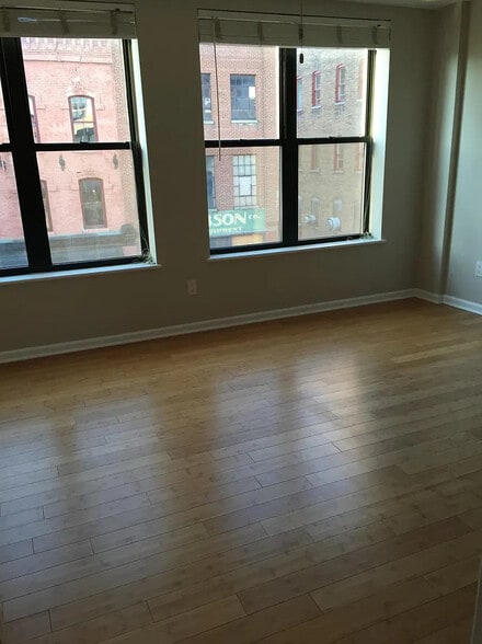 Building Photo - 133 Walton St