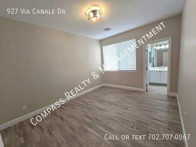 Building Photo - 927 Via Canale Dr