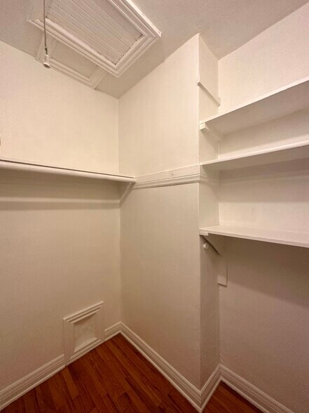 Walk-In Closet View 1 - 719 1/2 N Ridgewood Pl