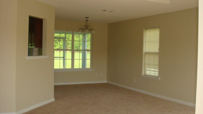 Building Photo - 5761 Emily Ln