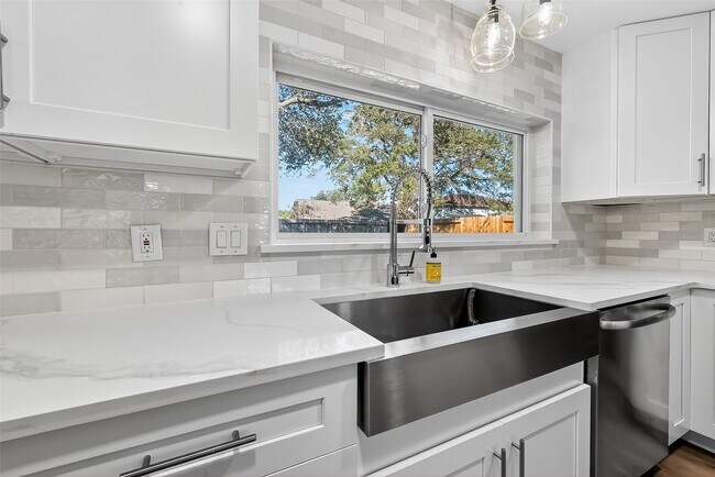 Building Photo - 21234 Park Willow Dr