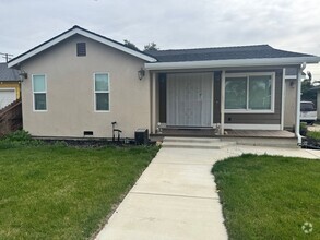 Building Photo - Cute Studio in Hughson  Ready To Be Called...