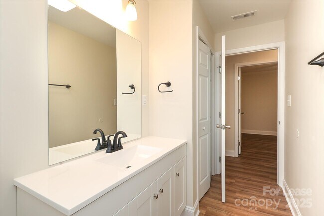 Building Photo - 937 Green Cir Dr