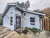 Building Photo - Charming 3-Bed Tacoma Home with Skylights & Unique Touches
