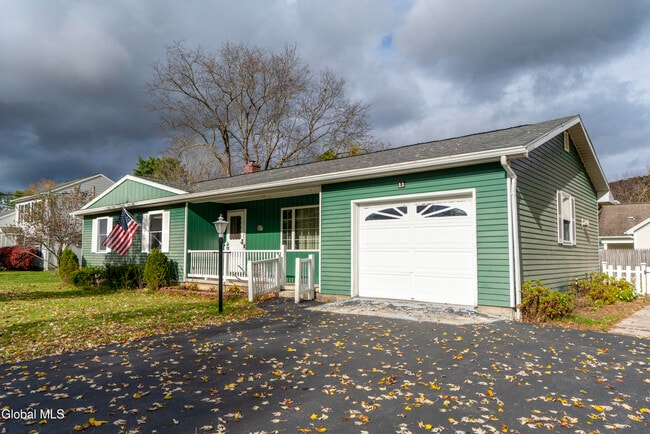 Building Photo - 11 Keyes St