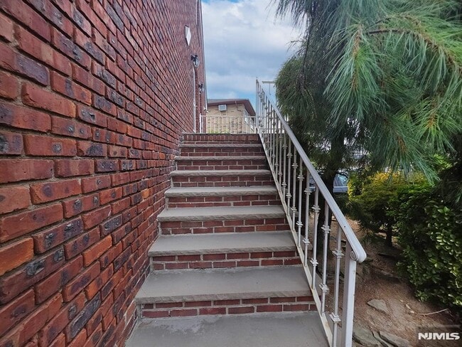 Building Photo - 440 Hillcrest Pl