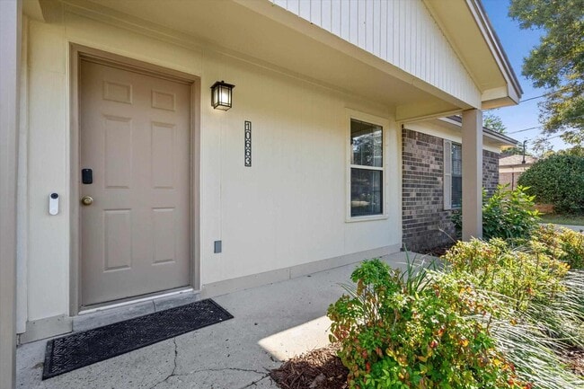 Building Photo - 10663 Silver Creek Dr