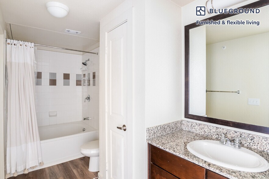 Building Photo - 3100 Esperanza Crossing