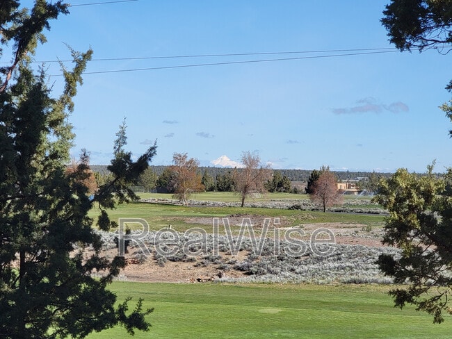 Building Photo - 6901 Robin Ct