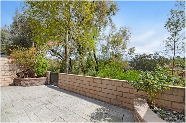 Building Photo - CHARMING SINGLE LEVEL HOME!