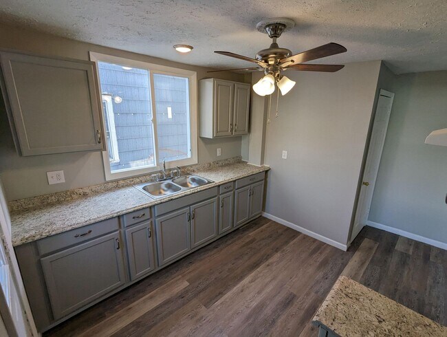 Building Photo - $599 Security Deposit Special