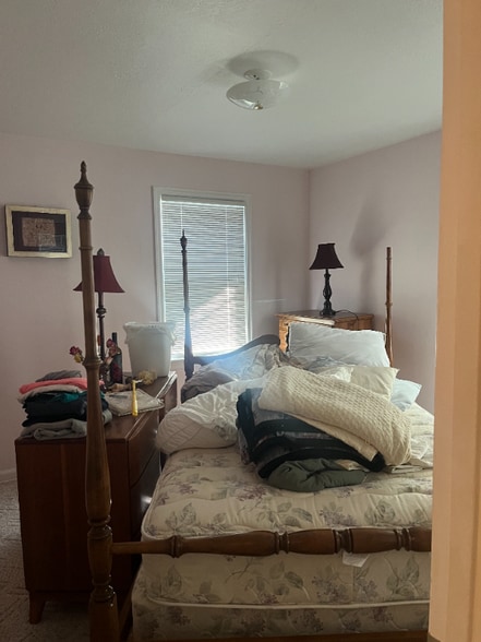 Building Photo - 1204 Avenue E