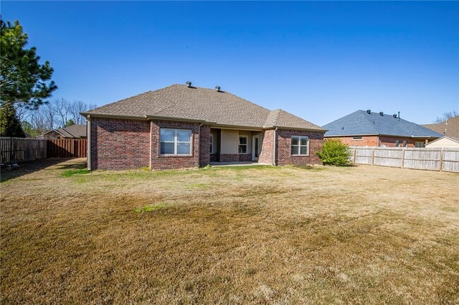 Building Photo - 2715 Vanike Dr