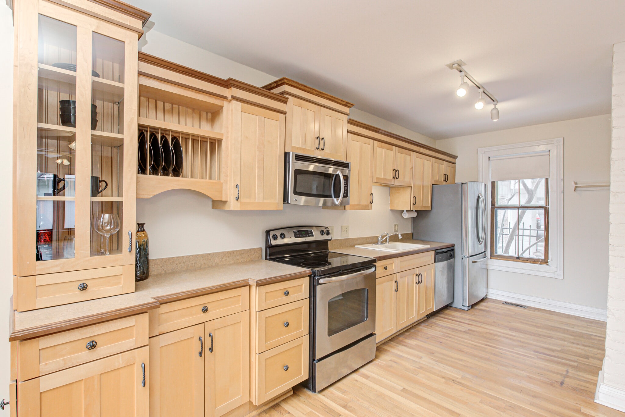 Large fully equipped kitchen with stainless steel appliances - 237 E Saint Joseph St