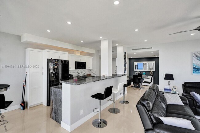 Building Photo - 3031 N Ocean Blvd