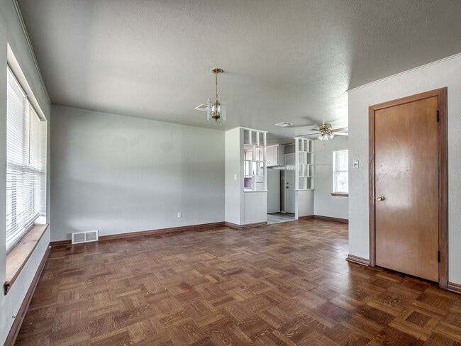 Building Photo - 1221 NE 44th St