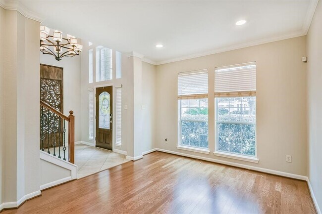 Building Photo - 13707 Elm Shores Dr