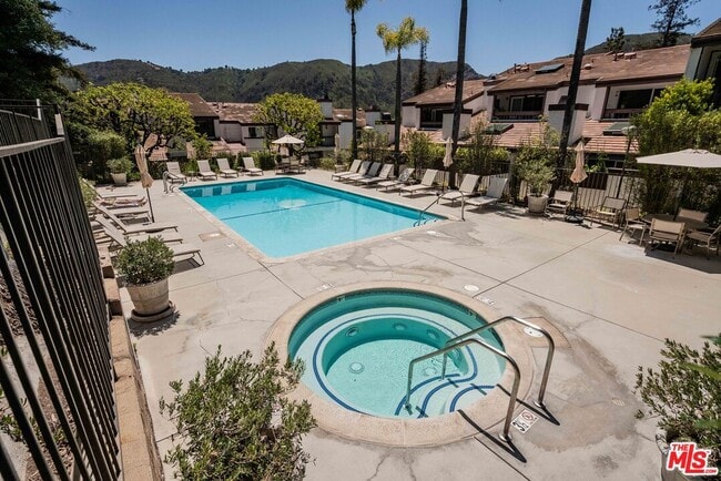 Building Photo - 17241 Palisades Cir