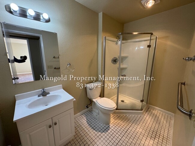 Building Photo - 2-Bedroom 1-Bath Condo with Fireplace, New...