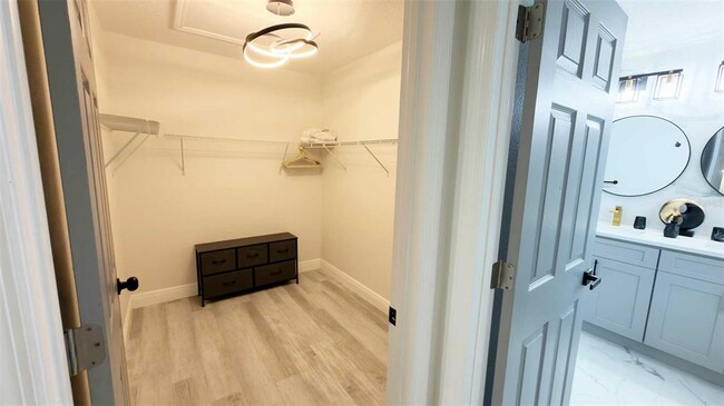 Building Photo - 1414 E Harding St