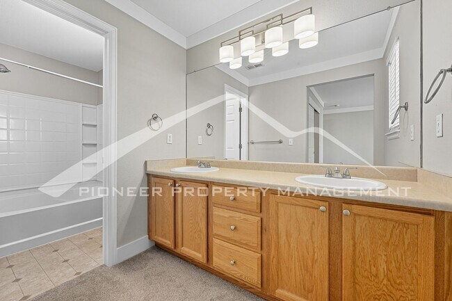 Building Photo - Spacious Home with Central AC and Washer/D...