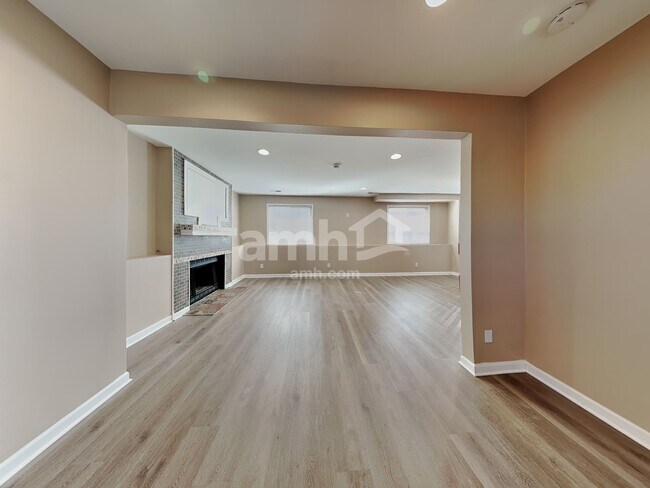 Building Photo - 1801 Winger Dr