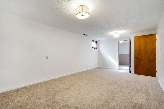 Building Photo - Updated 4 Bedroom Home in South College Heights