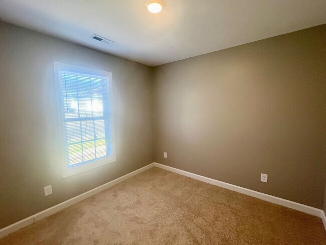 Building Photo - 317/319 E. GILBREATH STREET