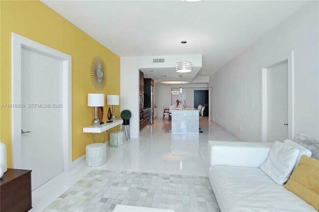 Building Photo - 900 Biscayne Blvd