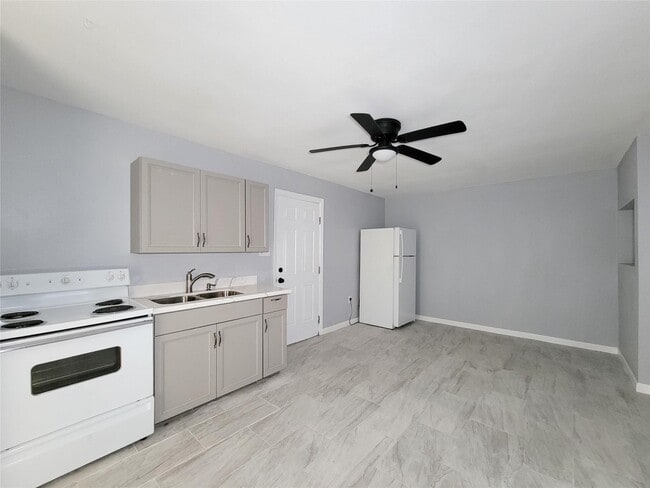 Building Photo - 5103 Karu Dr