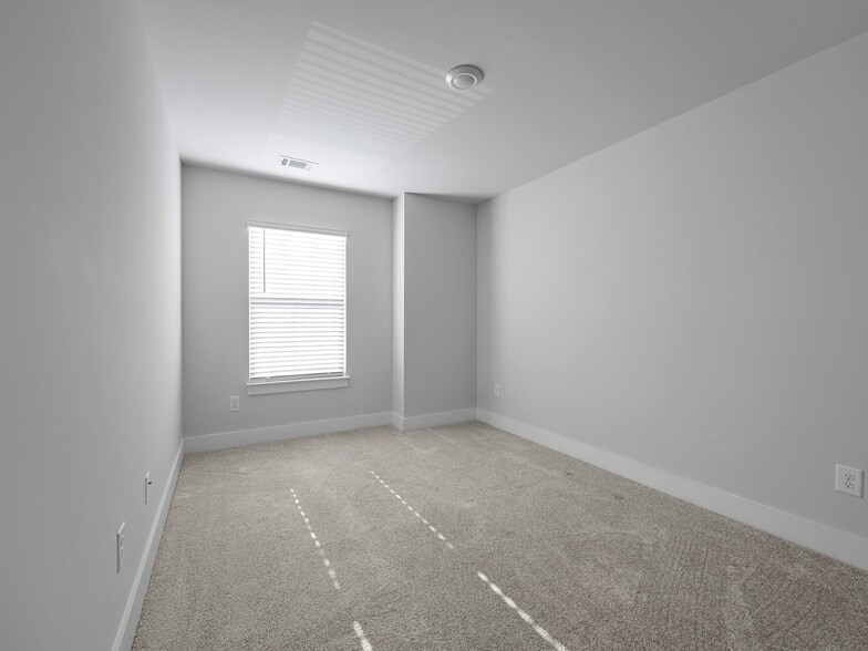 Building Photo - 1550 Rivermeade Dr