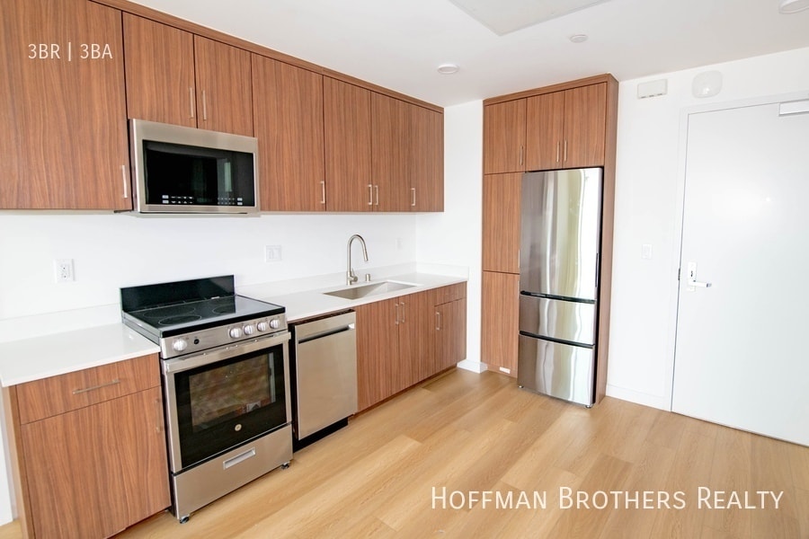 Building Photo - 2853 West Blvd