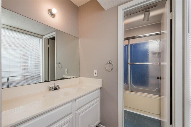 Building Photo - 1532 Wolf Run