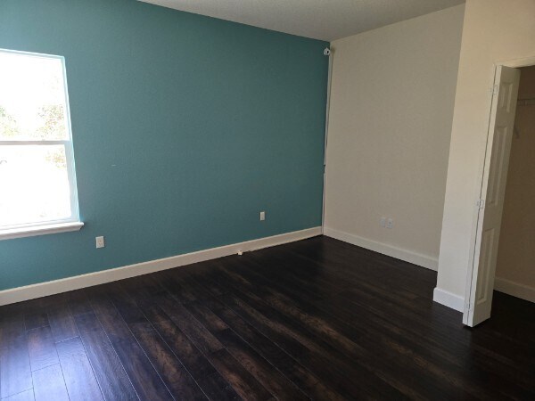 Building Photo - 922 Centaury Dr