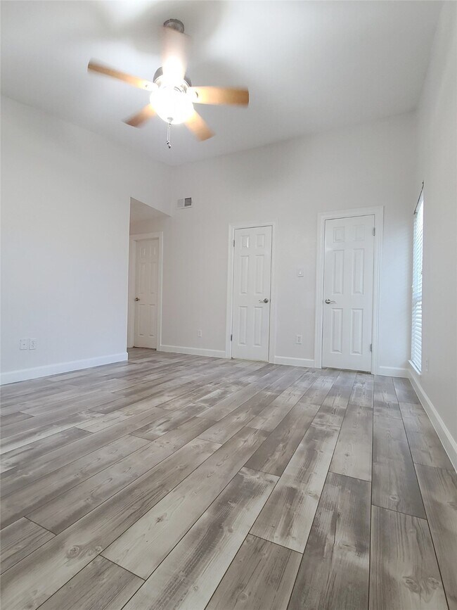 Building Photo - 2425 Augusta Dr
