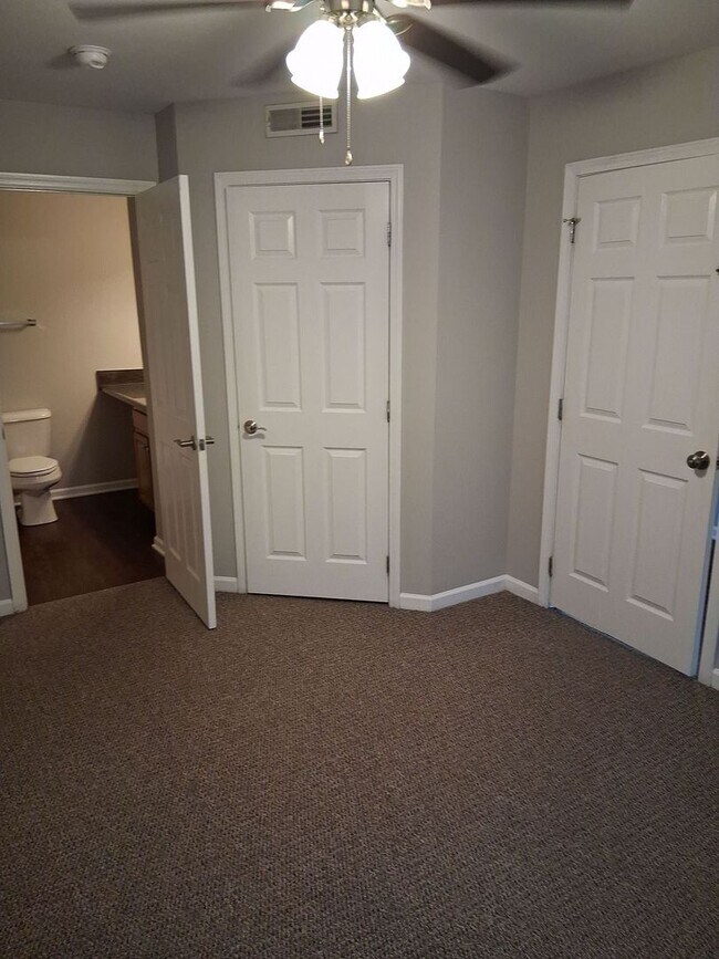 Building Photo - Laurel Station - 3BR/2BA Condo in Fort Sanders available for FALL 2026! Rent includes TWO assigne...